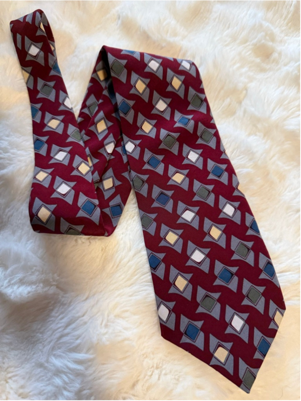 Preowned,Vintage Oscar de la Renta necktie, 100% at silk.